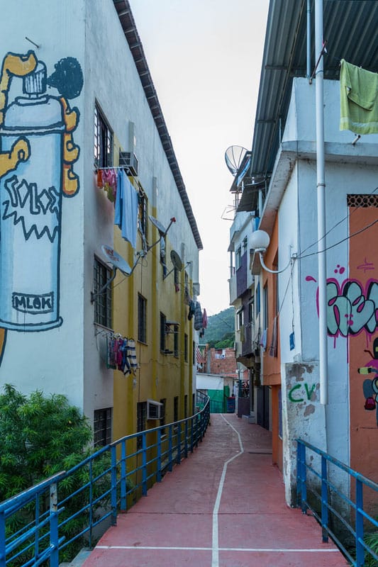 santa-marta-favela.jpg